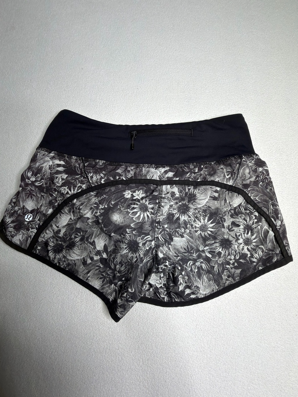 Lululemon Run Times Short *4-way stretch•
Flowabunga Black Angel Wing / Black - Picture 6 of 13